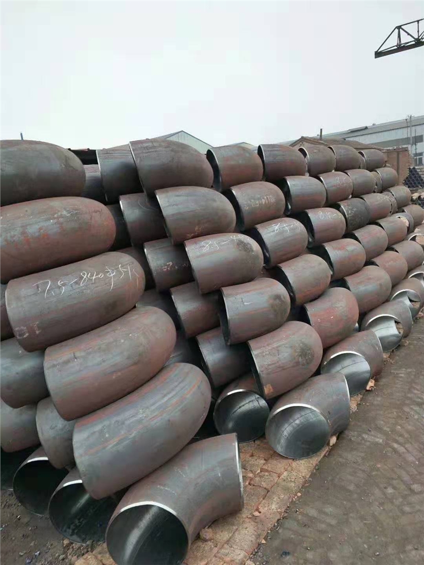 冲压弯头在排水系统中的应用与重要性