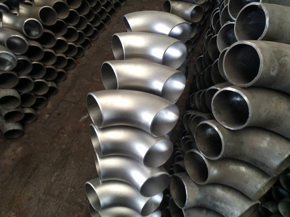 厂家直销304国标不锈钢弯头、316L与321材质焊接弯头价格解析